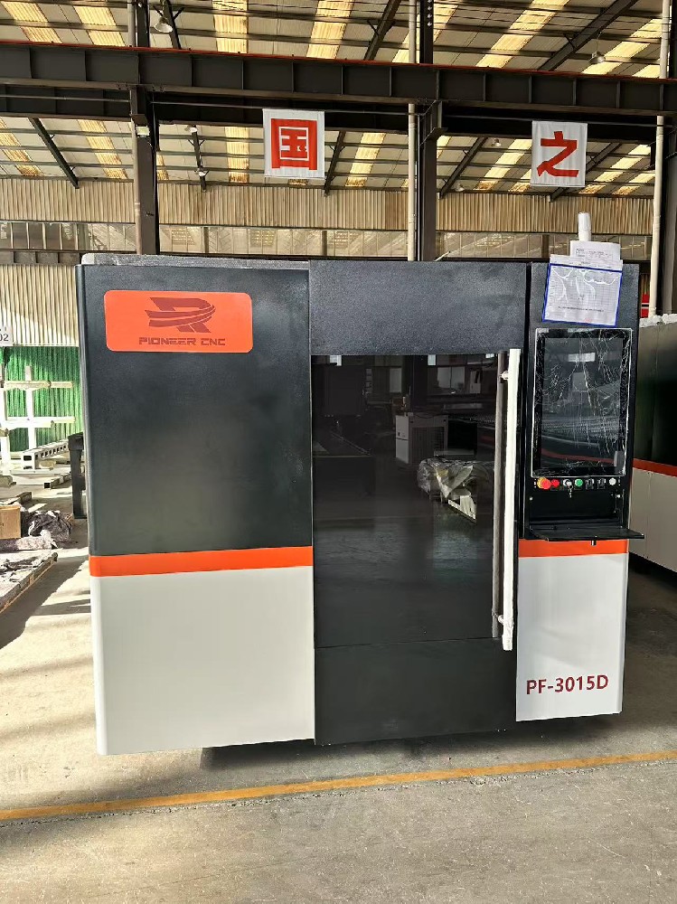 Laser Plate Cutting Machine With Double Table And Full Cover